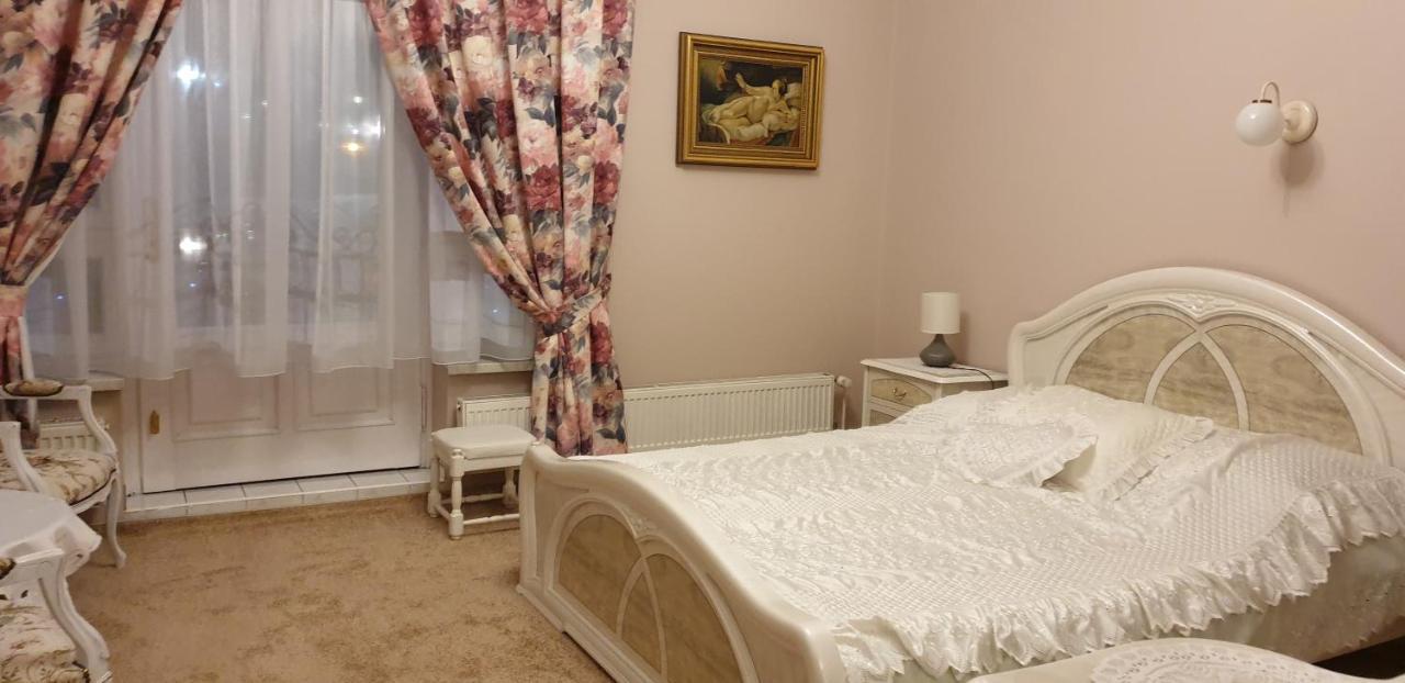 Dom Goscinny Wisteria Andrychow Bagian luar foto